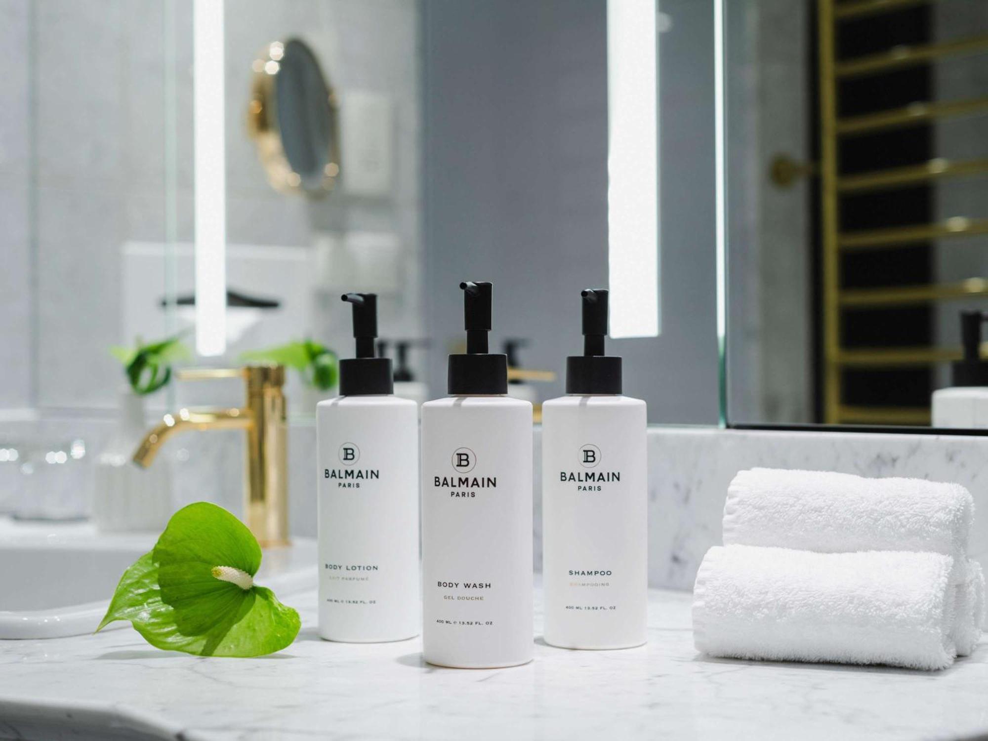 Sofitel Warsaw Victoria Hotel Luaran gambar Balmain Paris amenities