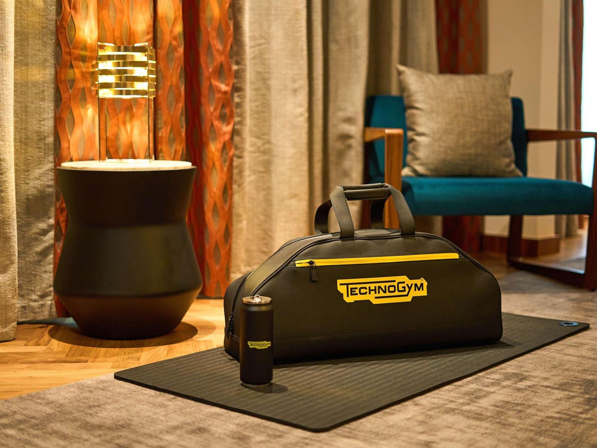 Sofitel Warsaw Victoria Hotel Luaran gambar Technogym bag