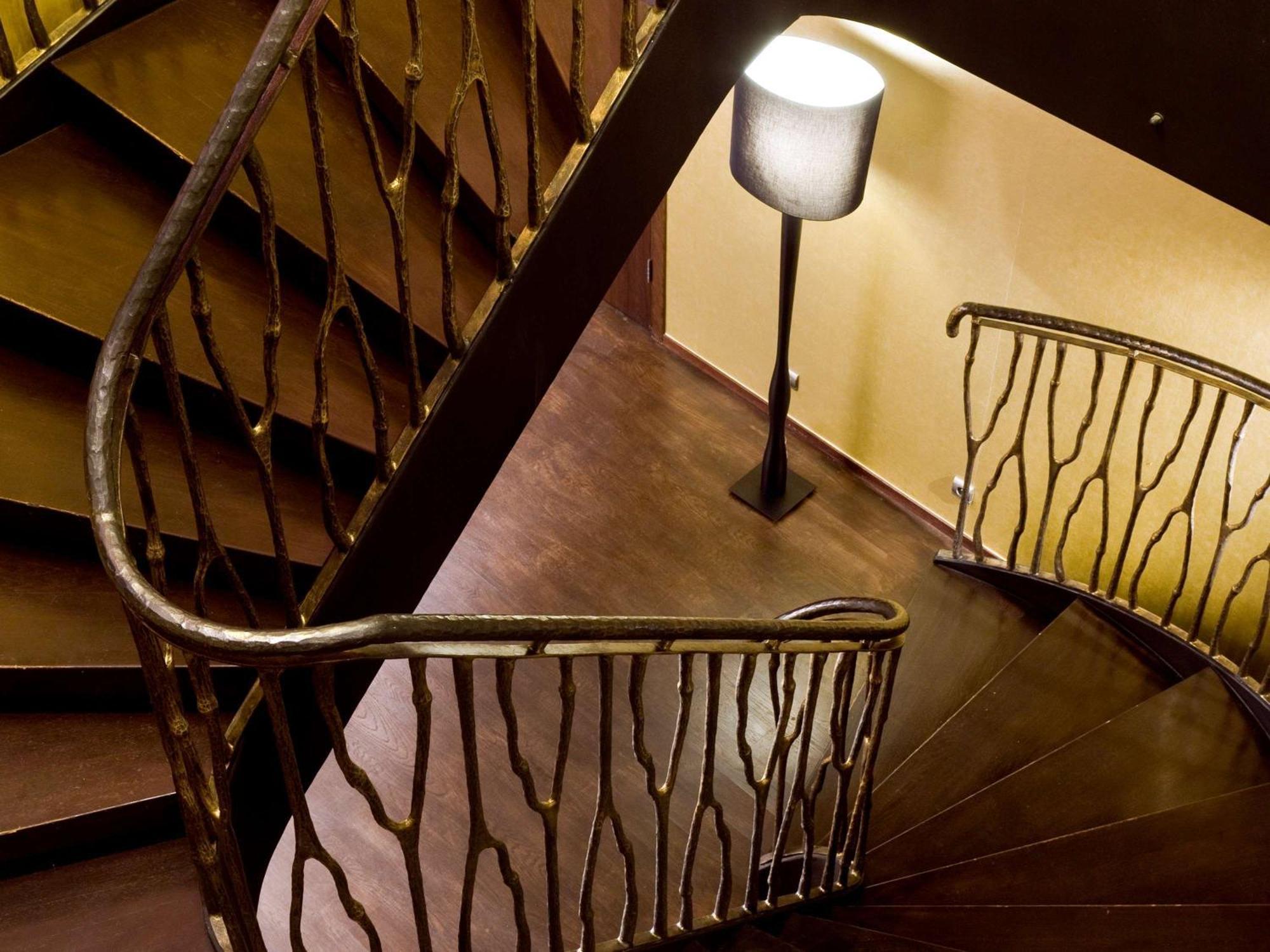 Sofitel Warsaw Victoria Hotel Luaran gambar Spiral staircase