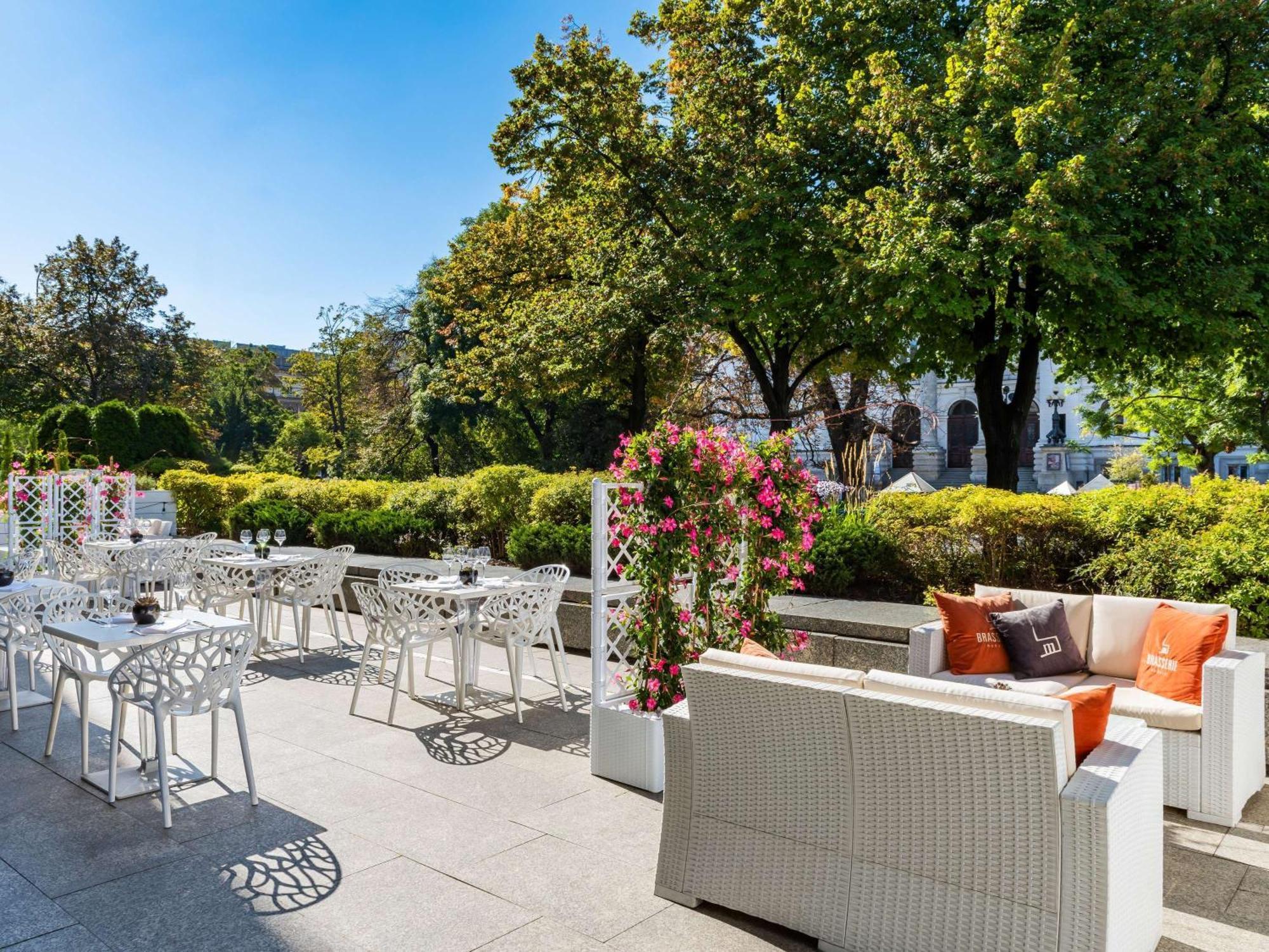 Sofitel Warsaw Victoria Hotel Luaran gambar The Terrace at the Hotel