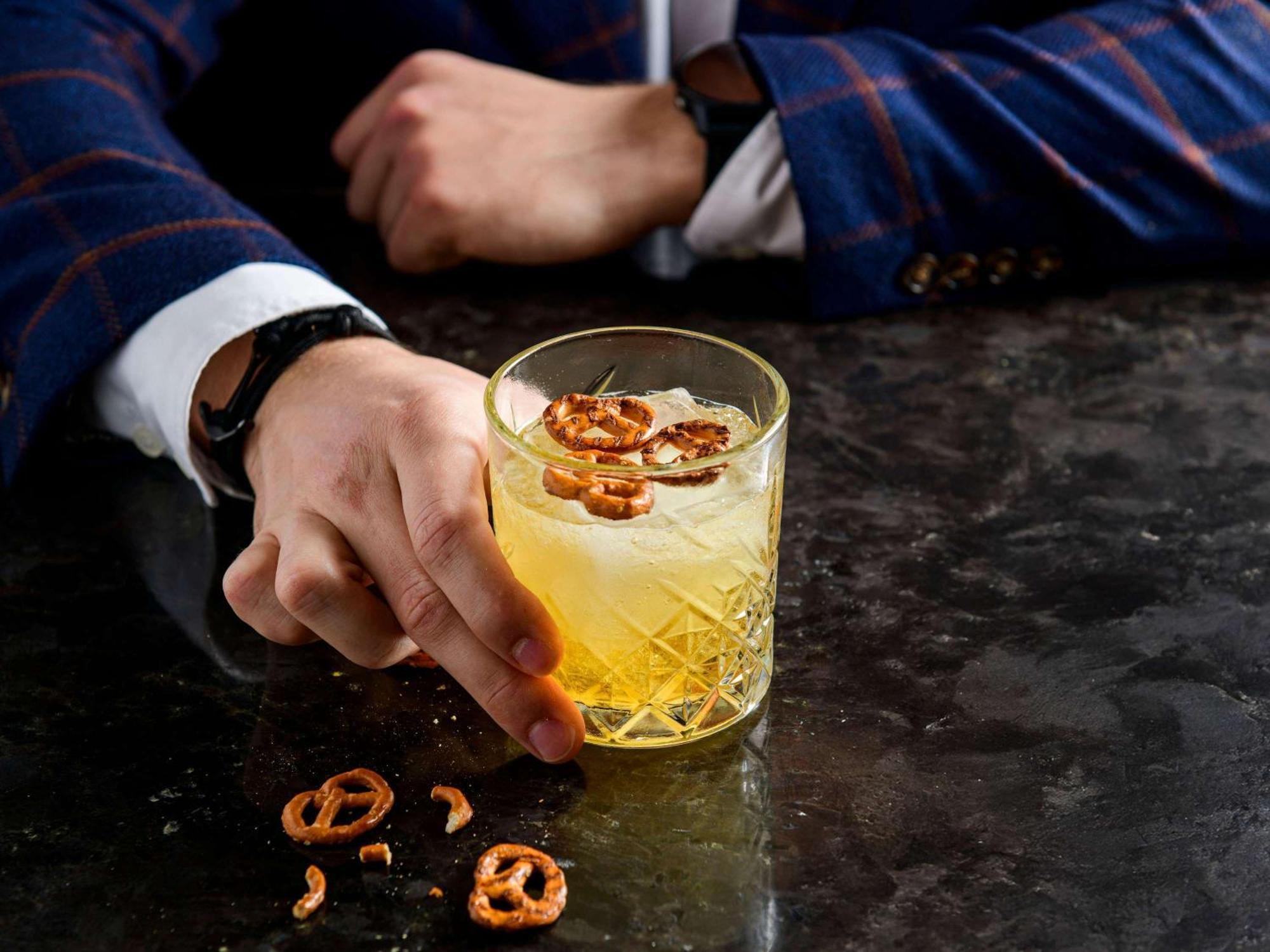 Sofitel Warsaw Victoria Hotel Luaran gambar A glass of Old Fashioned